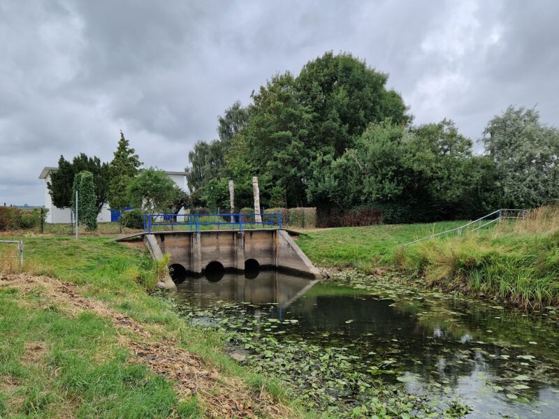 Feldbegegnung “Alles im Fluss?” am Schöpfwerk in Horst